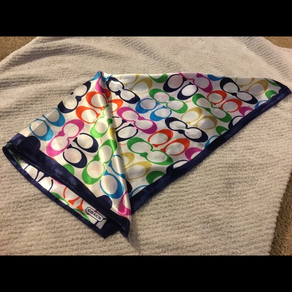 NWOT 100 💯 percent Authentic Coach New Silk Scarf - Picture 4 of 5